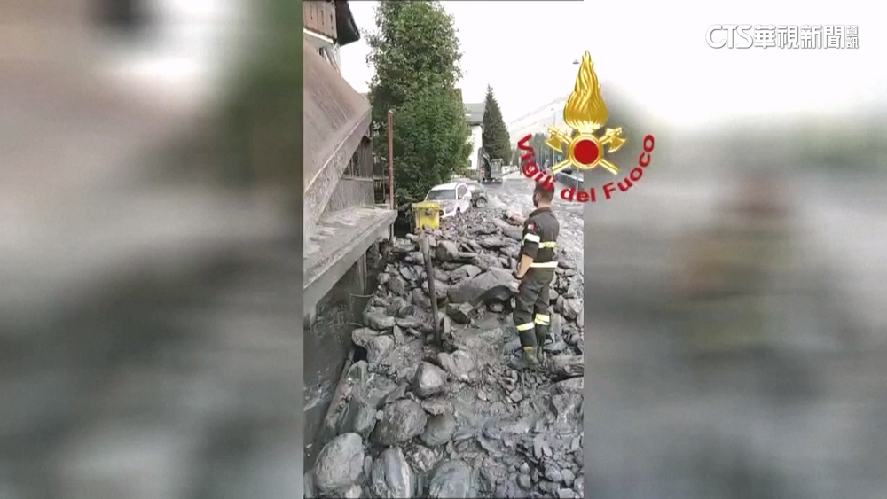 義大利泥石流沖破堤防　民眾驚逃消防救災