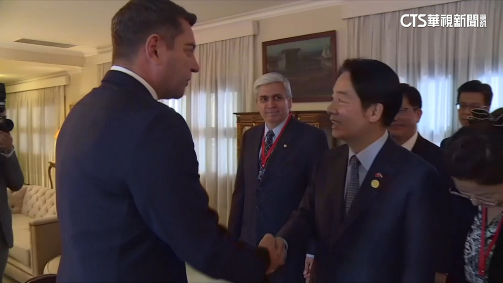 賴清德抵達巴拉圭！　巴國軍禮迎接.僑胞興奮接機