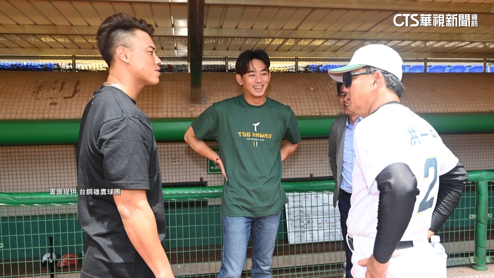 王溢正等3人向台鋼報到　晚上再為前東家開球