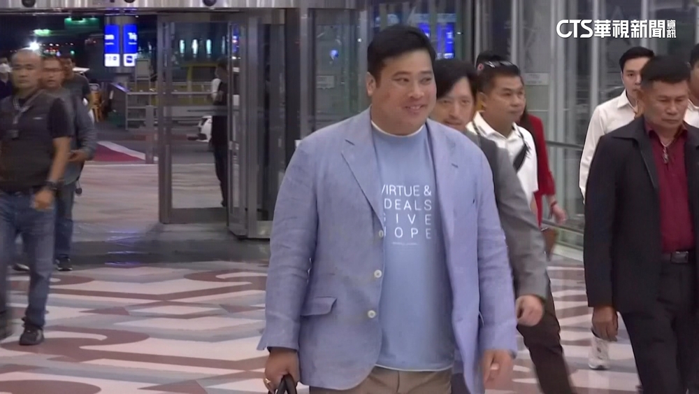 流放27年泰王次子現身機場　結束泰國行程