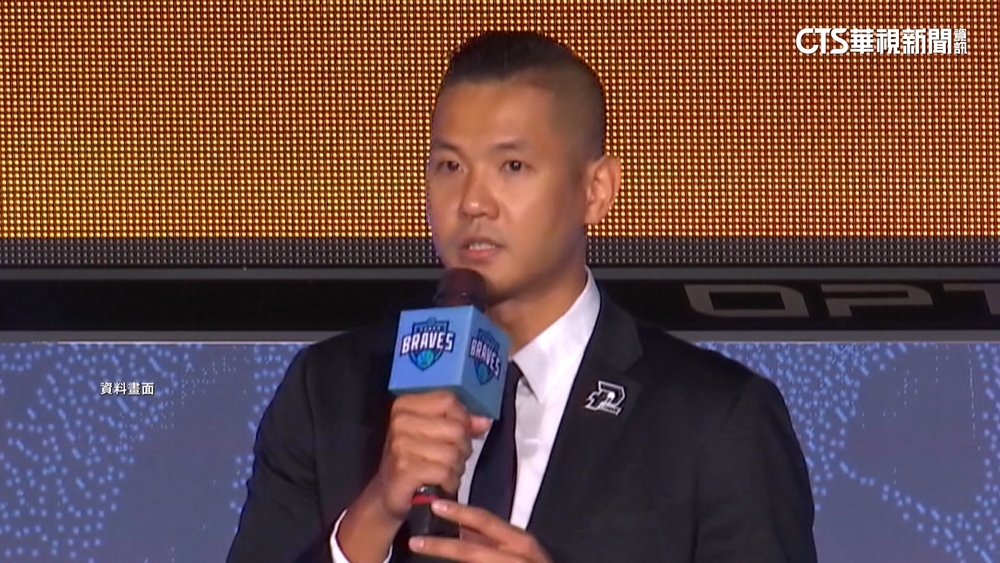 黑人撤大牙求償改告加重誹謗　今早將赴北檢說明