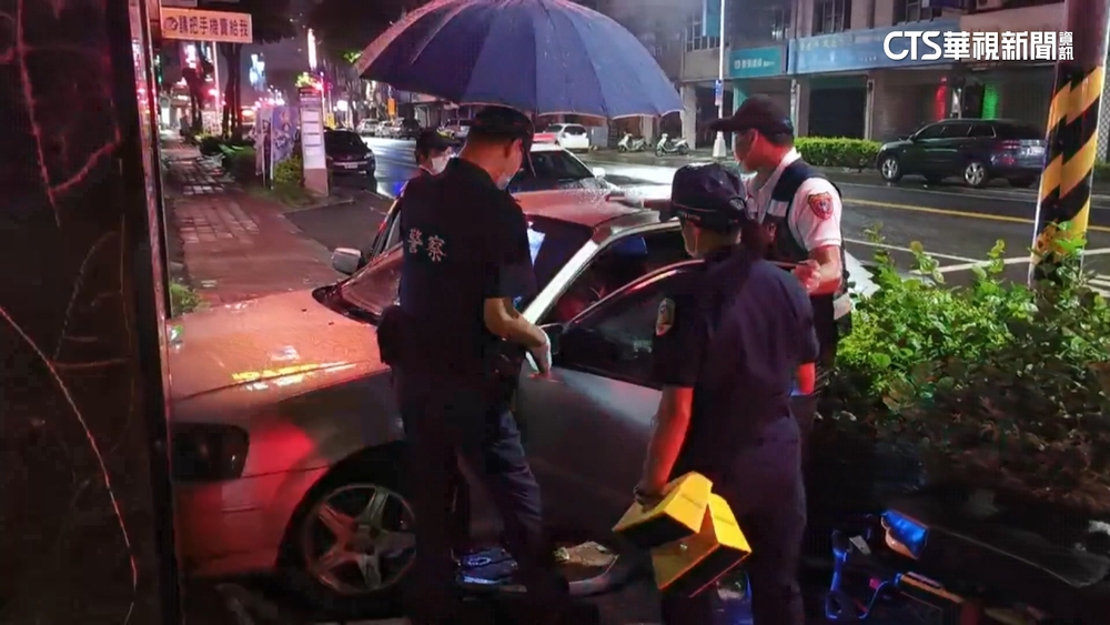 情侶口角「女遭撞傷」　駕駛稱：停車突暴衝