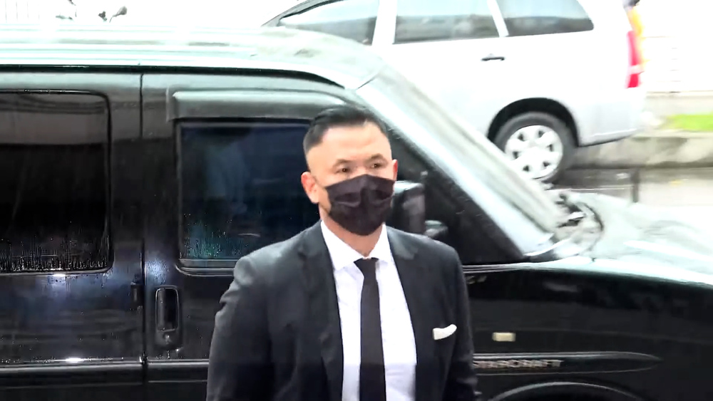 遭控性騷後首出面！黑人陳建州現身北檢 告大牙誹謗：捍衛自身清白