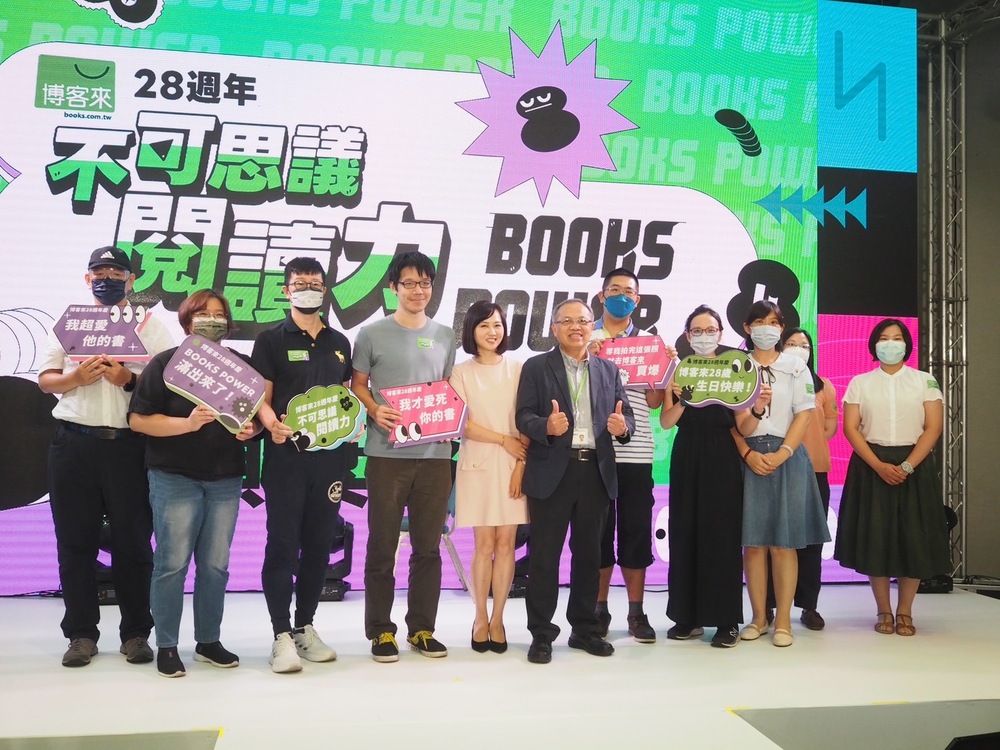 博客來閱讀報告：深夜愛看電子書　女生購書量比男生高1.4倍