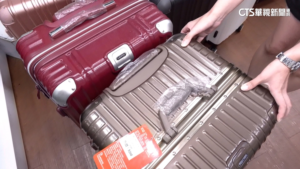登機注意！胖胖箱塞不進行李置物櫃　班機延誤40分