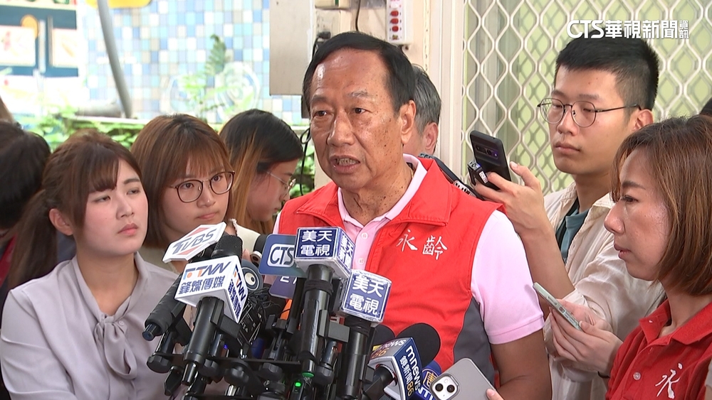 郭台銘拋「三隻小豬說」　約柯.侯喝咖啡談合作