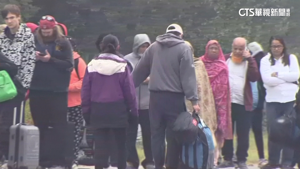 加國野火猛烈　火勢直逼黃刀鎮兩萬居民撤