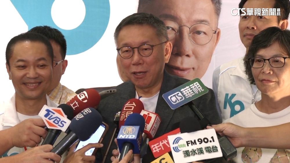 郭約喝咖啡後嘆「藍白夾殺」　柯：他每天講不一樣