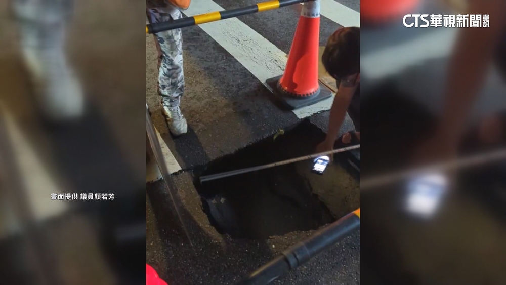 北市路面又塌！　民生東路二段馬路破洞搶修