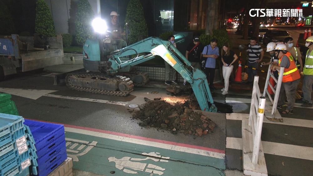 北市「3個月內第4坑」　民生東路驚塌1米深