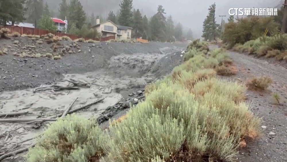 熱帶風暴「希拉里」來勢洶洶　加州道路湧泥流
