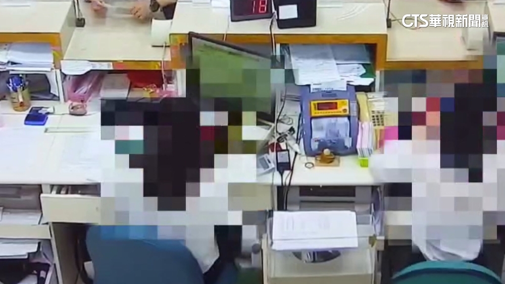 錢勒？女領10萬現金「夾59張假鈔」　竟是同居人搞鬼