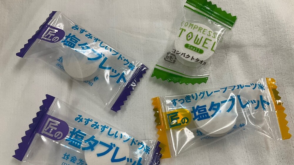 他吃朋友送的糖卻「越含越大」險噎死　網驚：意圖謀殺