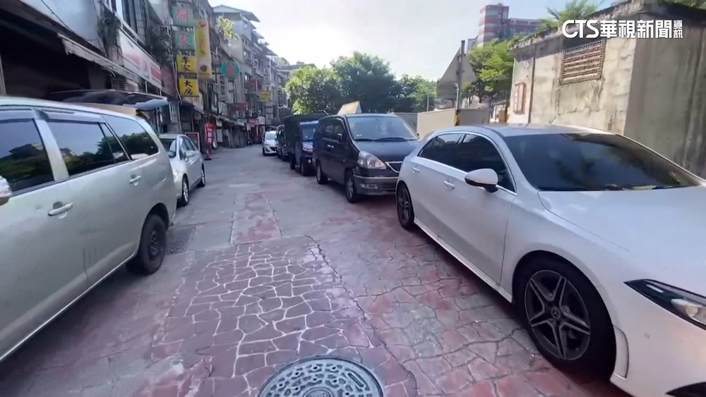 無法可罰？　基隆愛三.南榮路口人行道停滿車