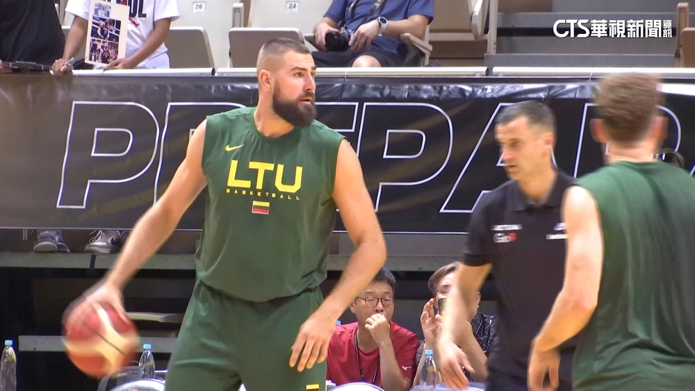 NBA球星大V上夜店　友人搶走粉絲手機惹議