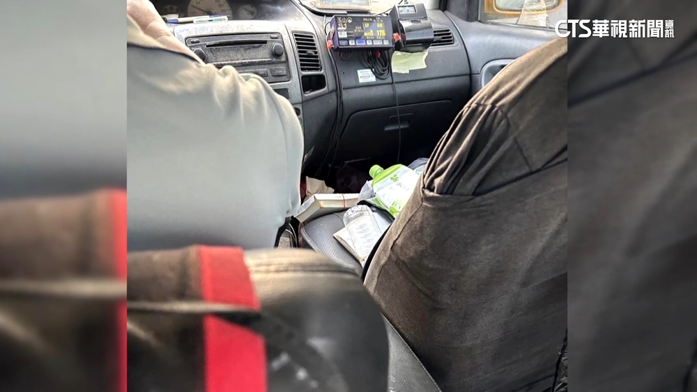 座椅脫皮.滿車灰塵垃圾　網驚：報廢計程車上路？