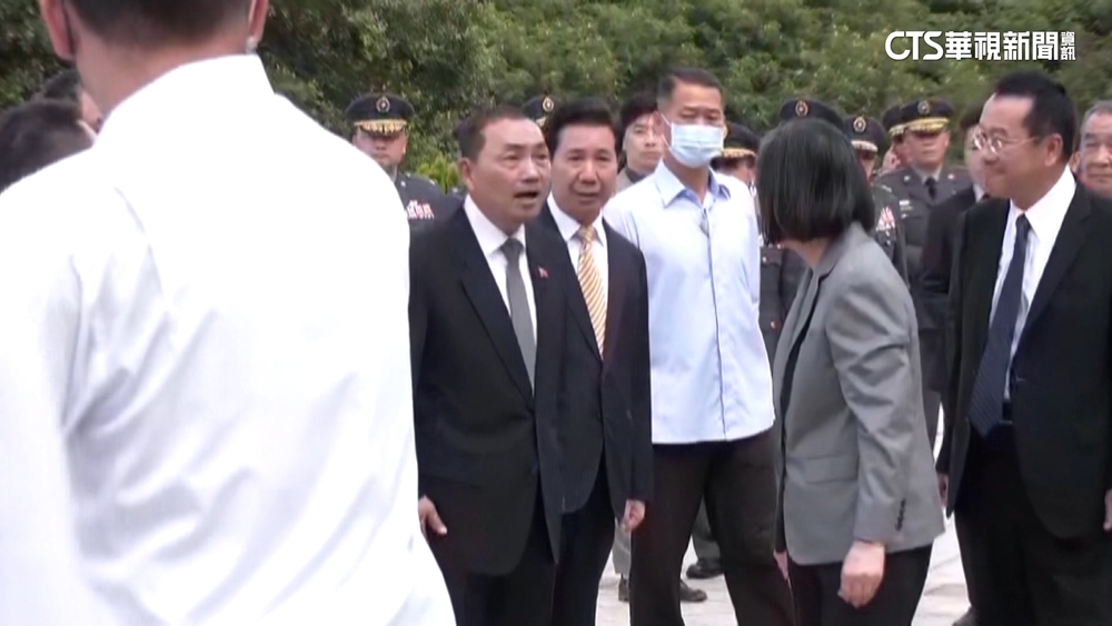 823同框！　蔡向侯說「辛苦了」　讚陳玉珍「好看」