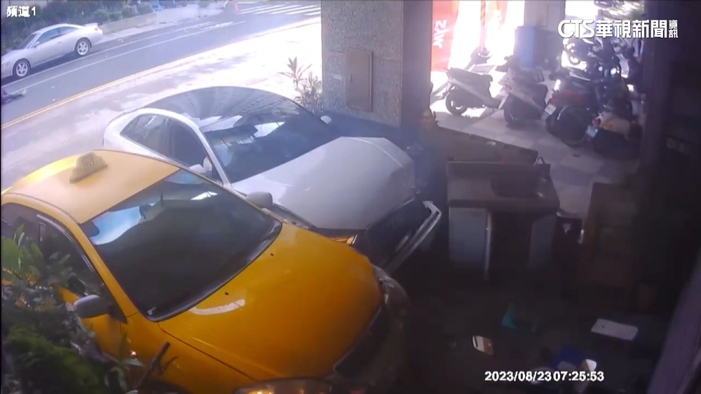 21歲女酒駕撞飛婦　當下竟「先」發網路限動