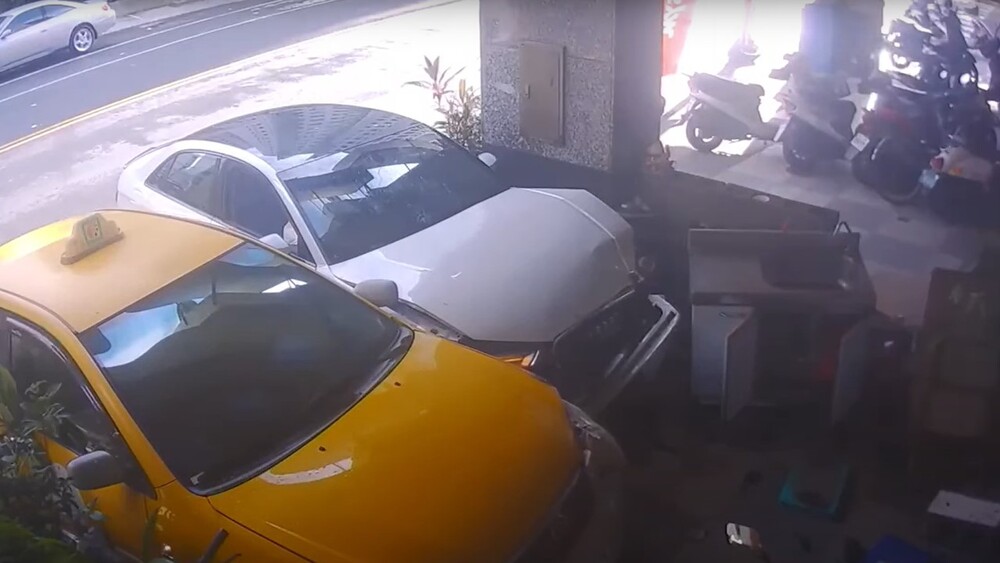 魏女23日於台南一處路口，開車撞上孫姓婦人，造成對方當場沒了呼吸心跳。圖／資料畫面