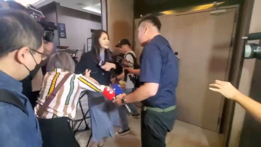 賴品妤疑遭推撞喊「叫警察」 引關注　羅友志：媒體公關大忌