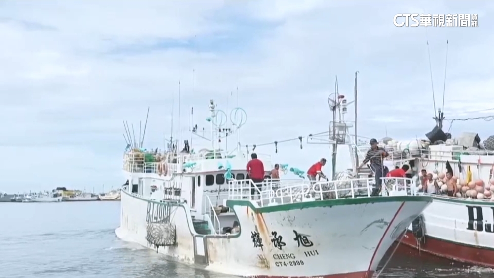 屏東籍漁船「旭承輝」火燒船　家屬盼海巡救援