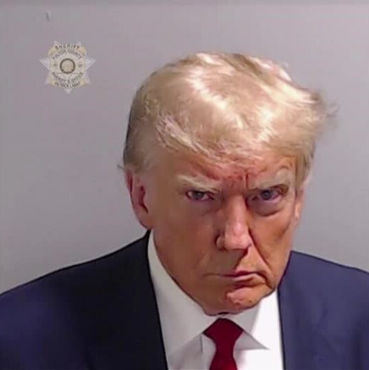 川普「赴監獄自首」嫌犯大頭照曝光！　交保後發聲：我沒有做錯任何事