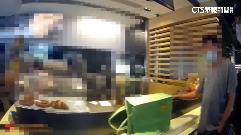 子拆3單討15包胡椒粉　父怒態度不佳.潑店員飲料