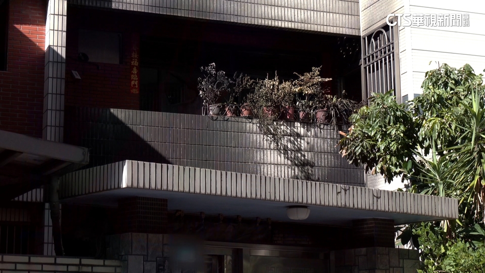 暗夜竄火！　鋰電池充電爆炸　2住戶嗆傷急送醫