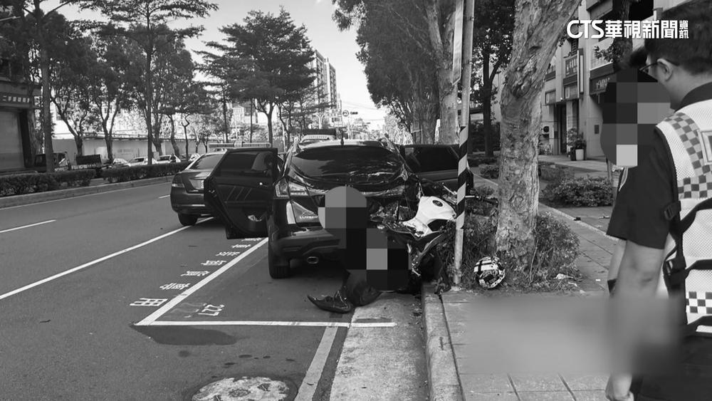 驚悚車禍！　轎車路口迴轉　重機騎士高速撞擊飛出