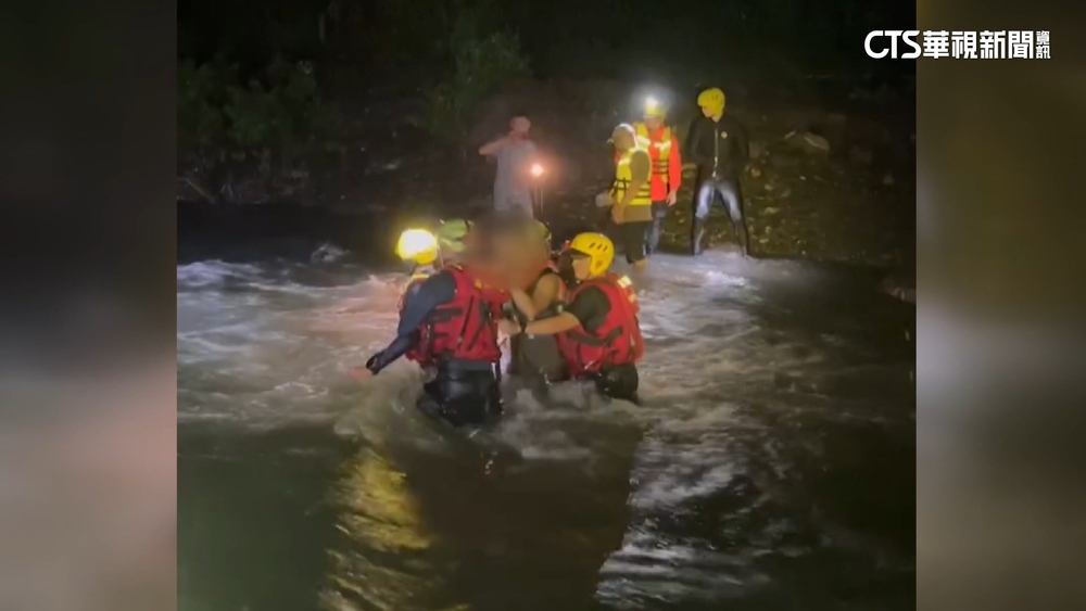 雷陣雨溪水暴漲！　屏東4溯溪客受困萬安深水潭