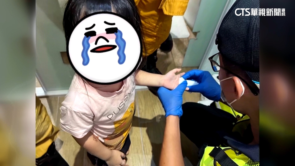 入住台中親子飯店　家長控浴室門縫夾3歲童手指
