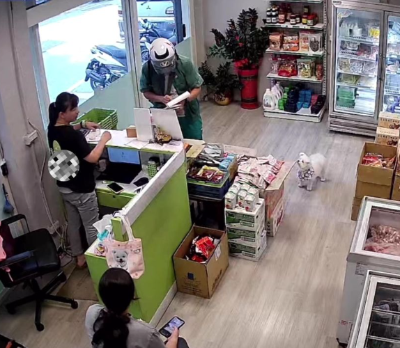 帶金相當期待拿到包裹