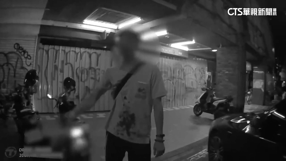 西門町男騎共享機車酒駕　自撞轎車滿臉血送醫