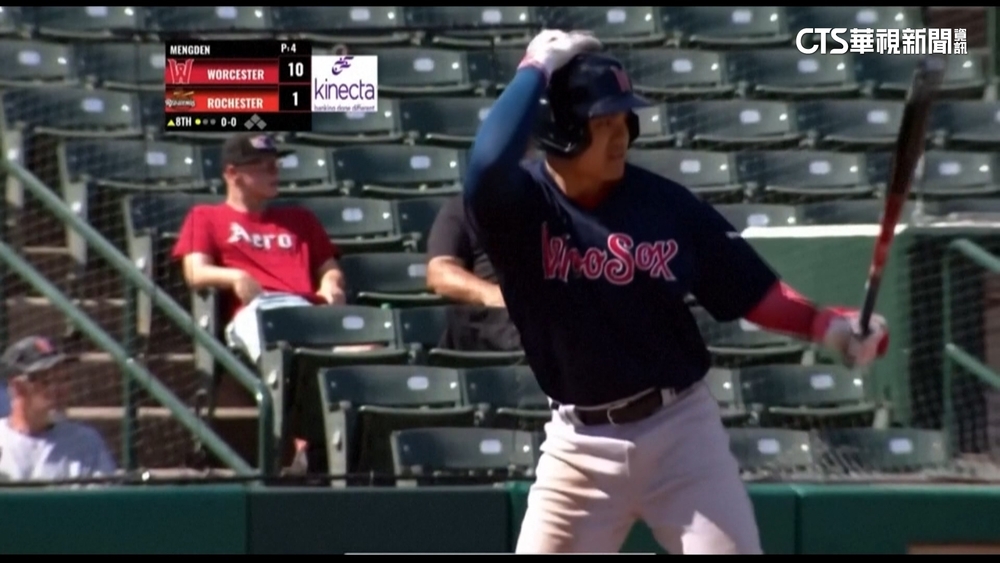 「國防部長」是暖男！　張育成驚喜送暖龜山少棒