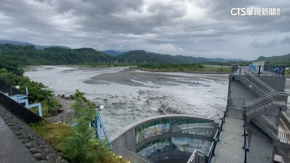台東豪雨溪水暴漲　4處水圳擋水土堤遭沖毀