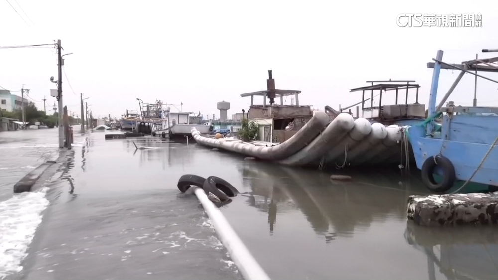 箔子寮漁港海水倒灌大淹水　鄉長怒：20年來最嚴重
