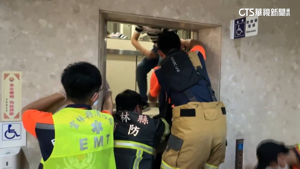嘉義.雲林震度4級　雲縣府員工受困電梯