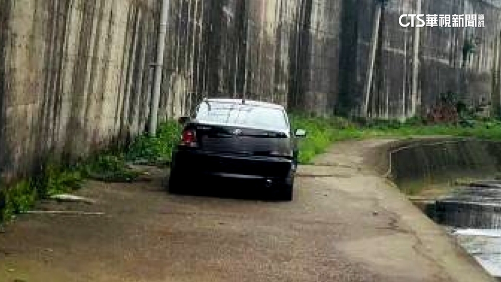 迷路驚魂！　跟著導航走　婦人誤闖「排水溝」受困