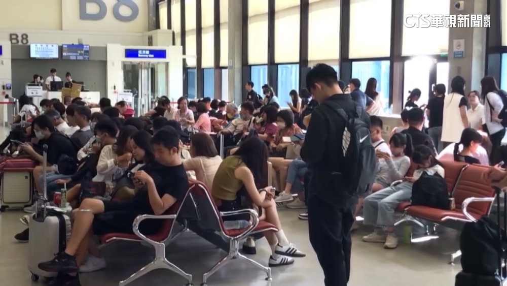 長榮班機燈號異常檢修　延誤2.5小時影響337人