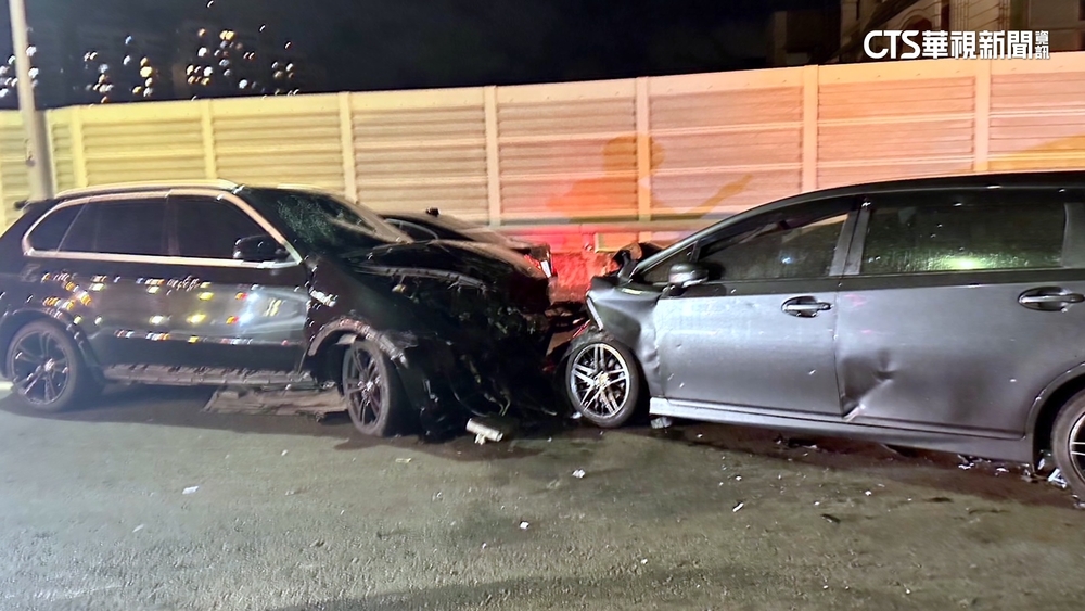 新竹高架匝道3車追撞　釀4人傷.嚴重堵車
