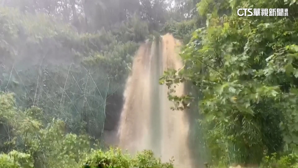 海葵來勢洶洶　立山部落驚現泥流瀑布