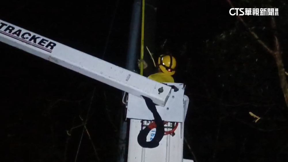 海葵襲台！　台東破萬戶停電　台電摸黑搶救