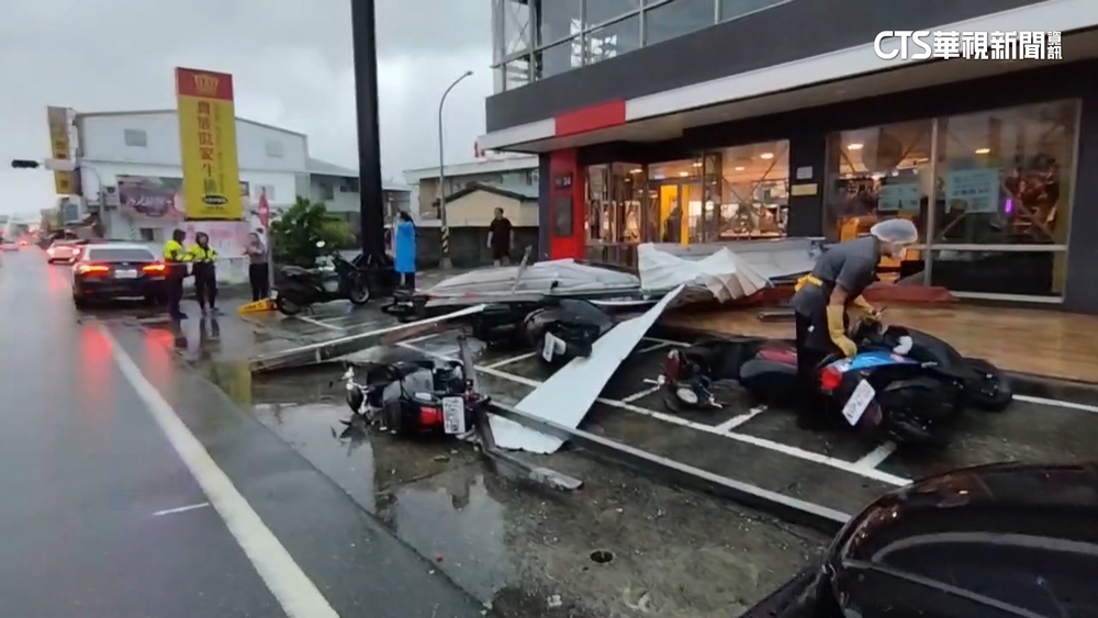 台東超強陣風! 招牌.大樹被吹倒 市區現龍捲風