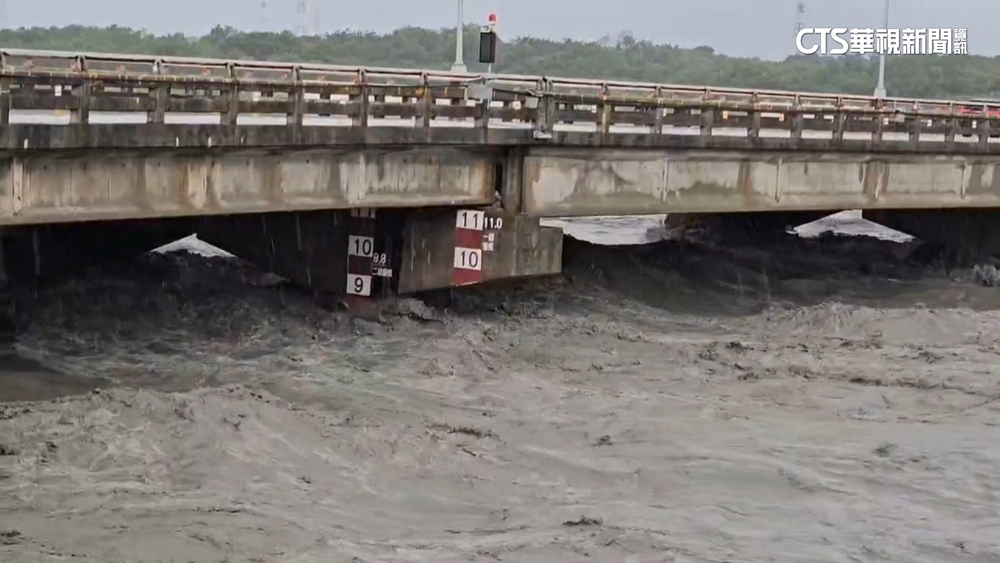 24小時累積雨量近800毫米　花蓮溪一度達警戒水位