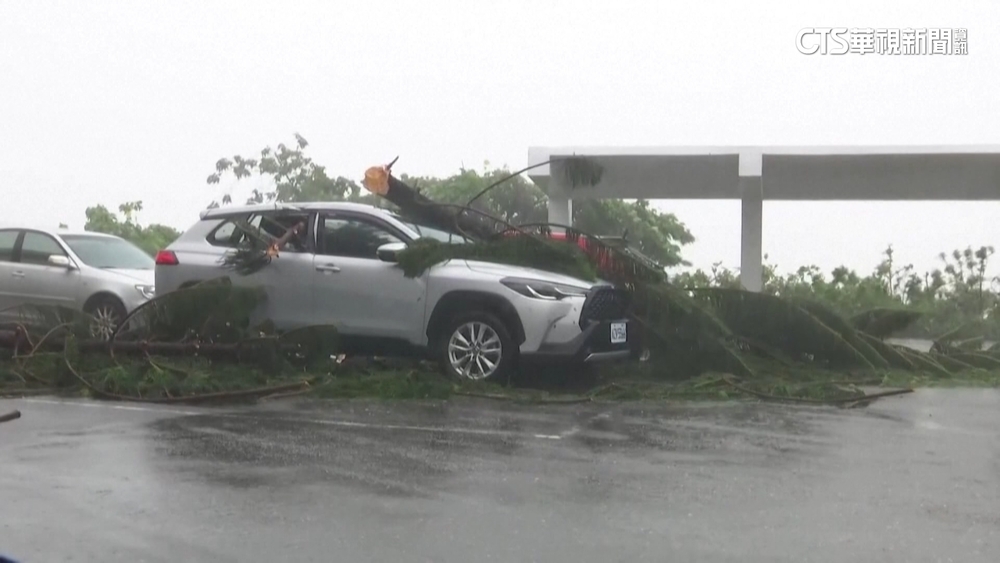 海葵颱風撼台灣　CNN.路透引用華視獨家畫面