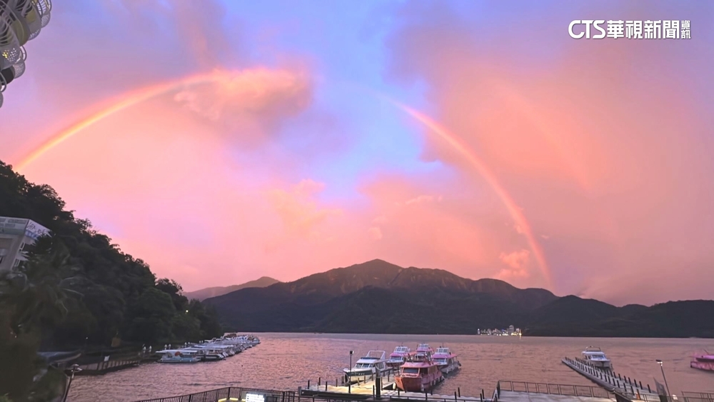 颱風奇景「火燒雲.雙彩虹」　外籍客：此生難忘