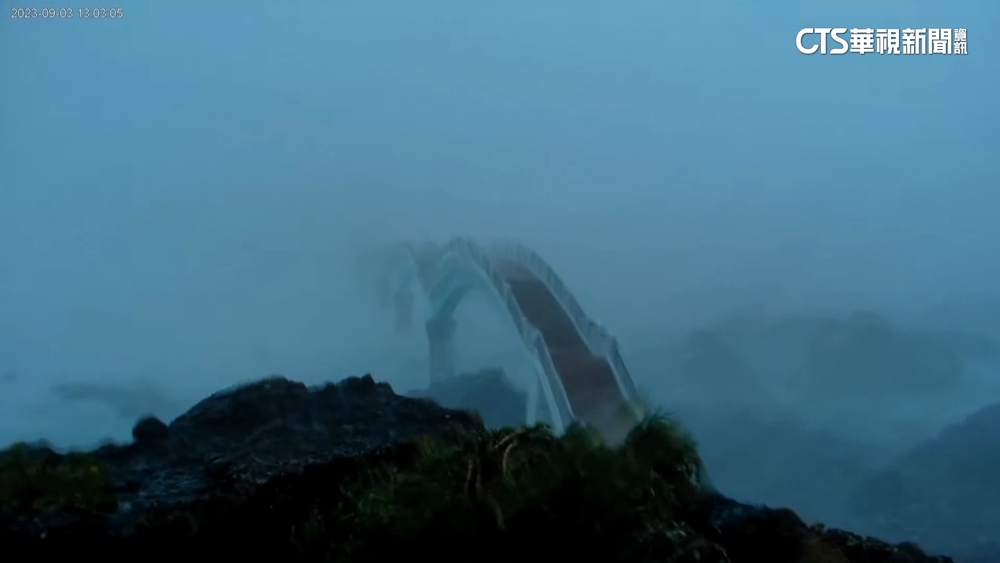 即時影像記錄海葵威力　「鏡頭君」網友關注