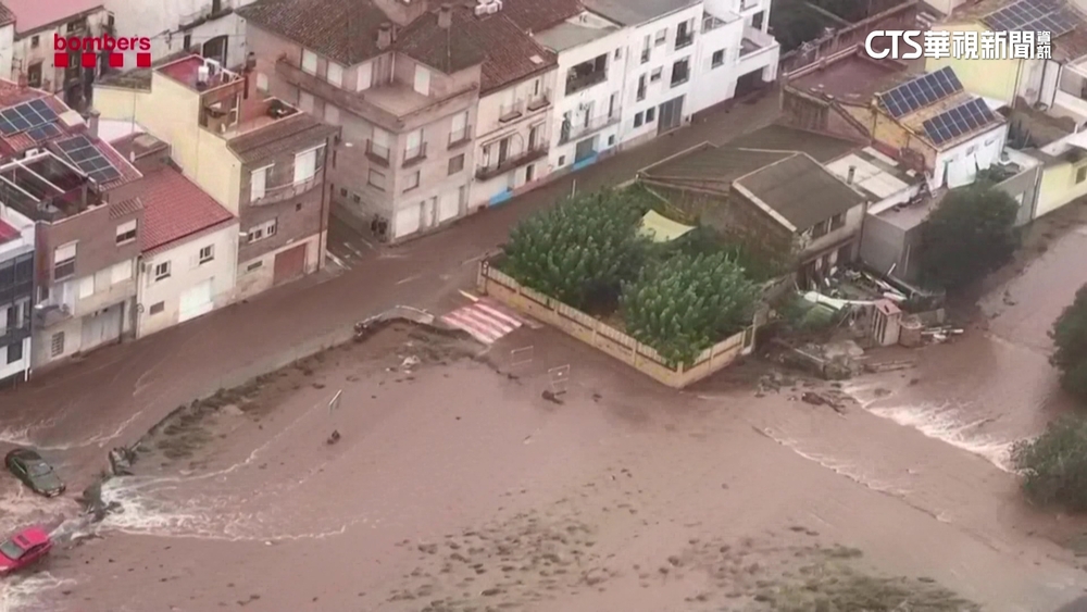 西班牙豪雨成災　大水淹進地鐵嚇壞乘客