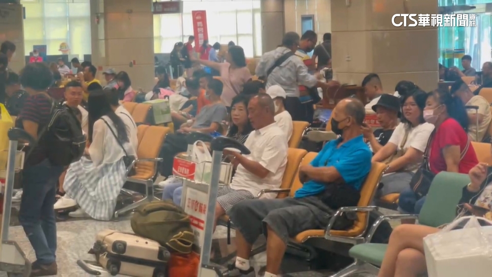 澎湖航班復航　滯留3200人清晨排隊搶機位