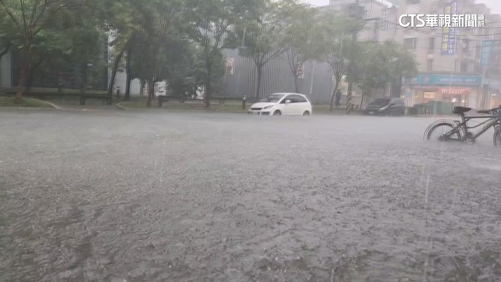 午後強陣雨襲員林　市區大淹水商家生意停擺